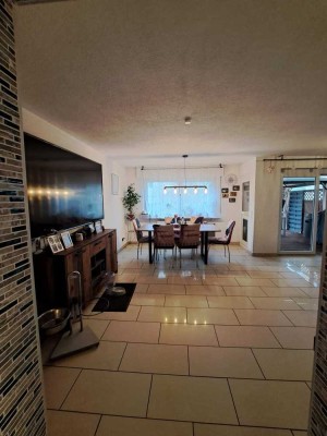 Schönes und vollständig renoviertes 5-Zimmer-Reihenhaus mit gehobener Innenausstattung in Köngen