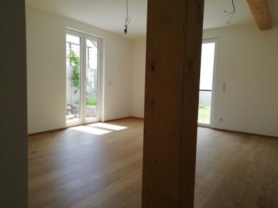 Architektonisch stilvolle Wohnung in ökologischer Bauweise mit Terrassen