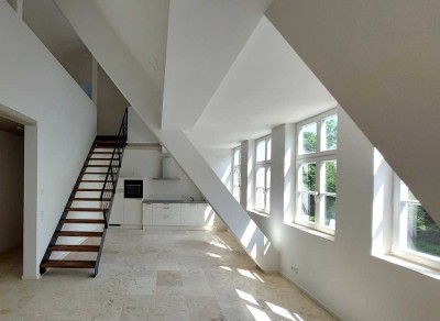 Erstbezug im sanierten Denkmal-Loft über 2 Etagen,Fussbodenheizung, EBK, Naturstein, niedrige Energ.