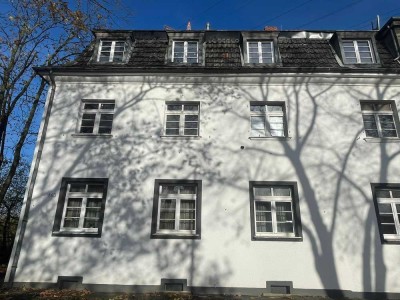 Renovierte leere Maisontte-Wohnung mit 90 qm mit begehbaren ausgebauten Dachboden ( 50 qm)