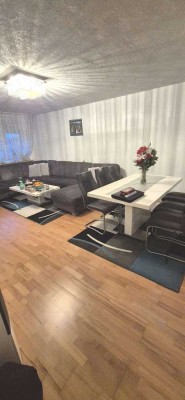 FFB Emmering, schöne, helle Eigentumswohnung im gepfl. Mehrfamilienhaus, Parkett, EBK, Balk/Loggia