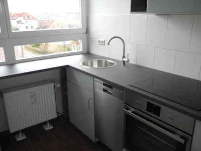 Attraktive und vollständig renovierte 3-Zimmer-Wohnung mit gehobener Innenausstattung in Neustrelitz