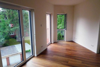 Neubau-Erstbezug: 2-Zi.-Whg: Miele-EBK, Balkon & TG mit E-Ladevorb., Fahrradk., top-geschnitten