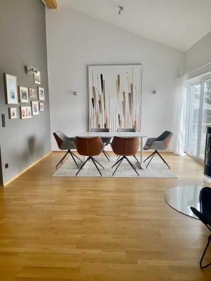 Helle 4-Zi-Wohnung in ruhigem 3 Fam-Haus mit hochwertiger EBK, grossem Balkon und Kaminofen