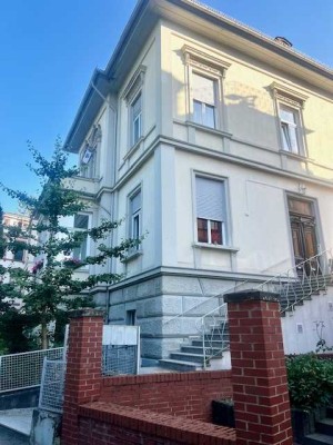 **Ideal für Studenten: 1 Zi. für 1 Pers. zu vermieten, 5 Zi. Altbau mit insg. 4 Pers. WG- Nerotal**