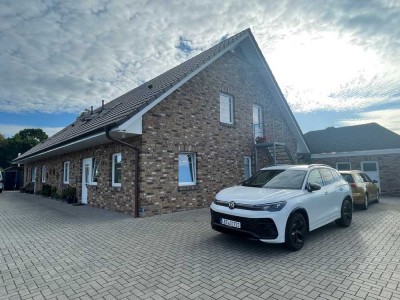 Neuwertigen Obergeschoßwohnung in idyllischer Wiekenlage