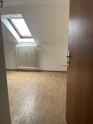 **SENKELBACH** Helles und gepflegtes 1 ZKB Apartment mit separaten Bad