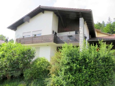 Zweifamilienhaus in Südhanglage mit schöner Aussicht in Achslach zwischen Regen und Deggendorf