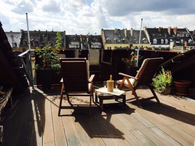 Altbau Maisonette mit Dachterrasse und Carport im Westend