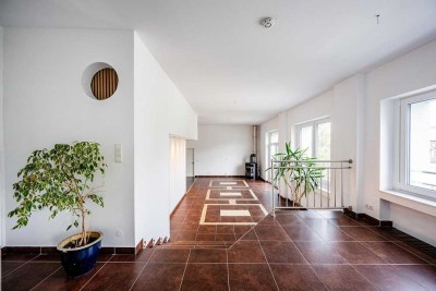Zentral, stilvoll, saniert und energiesparend: 2 Schlafzimmern, 2 Bädern, Kamin, EBK und Stellplatz