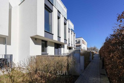 Einziehen & Wohlfühlen: Möbliertes Traumhaus im zentralen Riedberg – Sofort bezugsfertig!