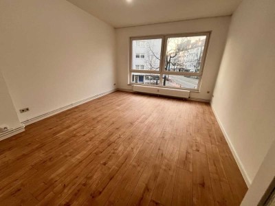 Direkt am E-Damm -  helle, renovierte Zwei-Zimmer-Wohnung in zentraler Lage!