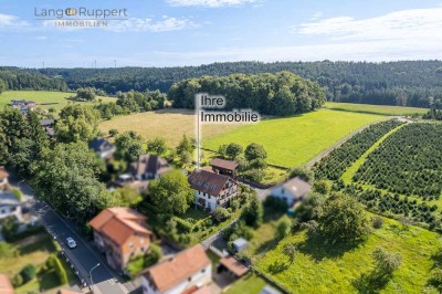Idyllisches Zweifamilienhaus mit Pferdekoppel, großem Grundstück und grenzenloser Natur