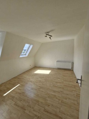 Schöne und gepflegte 2-Raum-Dachgeschosswohnung in Burbach-Wahlbach
