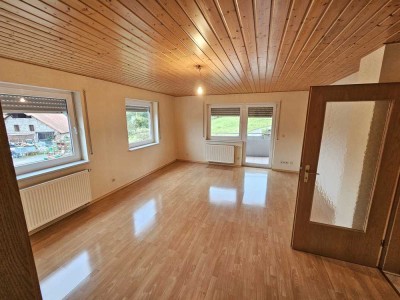 Charmante 3,5-Zimmer-Wohnung mit Balkon & Garage – zentral in Elztal-Dallau