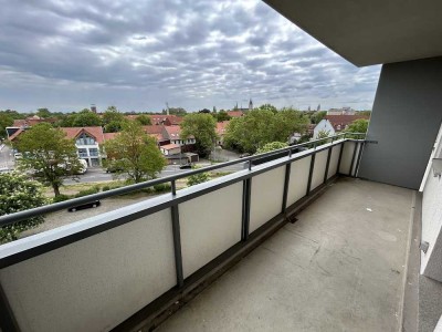 Frisch renoviert! Helle 1-Zimmer-Wohnung mit großem Balkon!