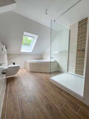 Erstbezug in Alberoda! Moderne 4-Raum-Wohnung mit eigenem Garten