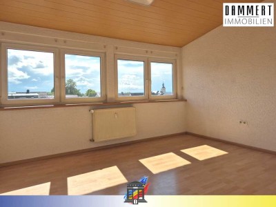 Dachgeschosswohnung im energetisch modernisierten Dreifamilienhaus