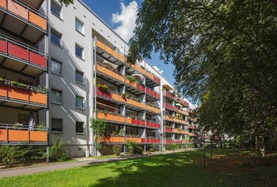 **Direkt im Zentrum: Südbalkon + Aufzug!**