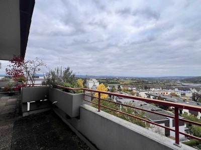 73207 Plochingen: 3,5-Zi-Wohnung mit großer Balkonanlage. 5.OG mit Aufzug. Traumhafte Aussichtslage.