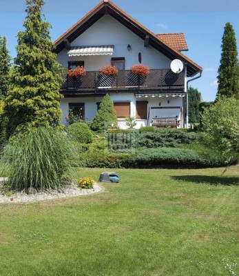 Top gepflegtes Zweifamilienhaus im schönen Meuro