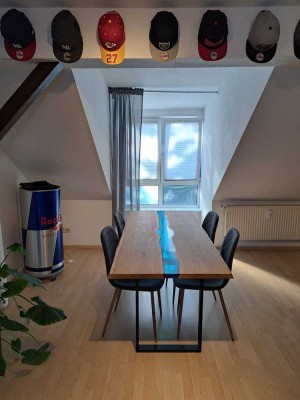 Gepflegte 2-Zimmer-Dachgeschosswohnung mit Einbauküche in Kiel