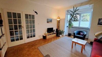 Attraktive und sanierte 7-Raum-Wohnung mit gehobener Innenausstattung mit Einbauküche in Saarbrücken