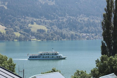 Ihr Logenplatz über dem Zeller See – 4 Zimmer mit Balkon und Traum-Panorama