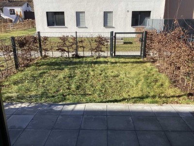 Ideal für Singles und Paare: Tolle 2-Zi.-Neubauwohnung mit Garten und Einbauküche