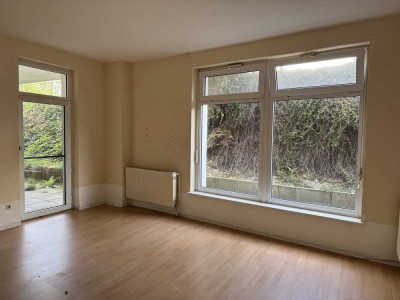 Helle und ruhige 4-Zimmer-Souterrain-Wohnung mit Terrasse in WR-Stadtfeld