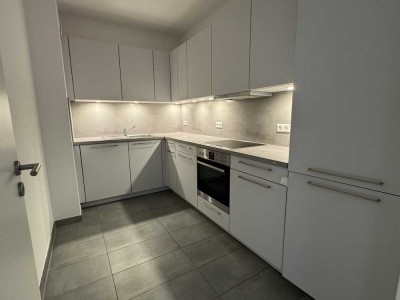 4-Zimmer-Wohnung in zentraler Lage mit separater Küche inkl. EBK, großem Balkon und zwei Bädern