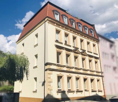 Investition mit Charme – Vermietete Altbauwohnung mit Balkon in zentraler Lage