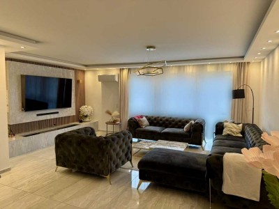 Neuwertige Maisonette-Penthouse Wohnung in zentraler Lage am Frankfurter Stadtwald