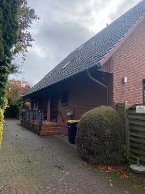 Großes Einfamilienhaus mit Einliegerwohnung direkt an der Grenze Hamburgs