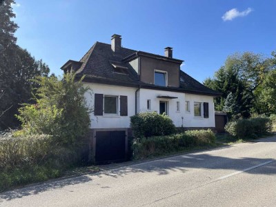 Provisionsfrei! Charaktervolles Liebhaberobjekt mit großzügigem Anwesen (1.182 m²) in Busenbach!