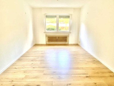 Schöne 1-Zimmer-Hochparterre-Wohnung zur Miete in Krefeld mit Blick in den Garten