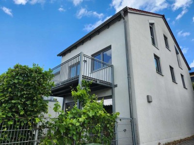 Reiheneckhaus mit Terrasse und Balkon in Lappersdorf