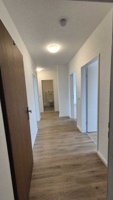 Erstbezug - 3 - Zimmer Wohnung mit Balkon - DG - Kernsaniert