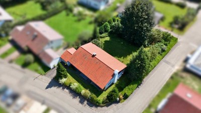 Charmanter Bungalow in idyllischer und ruhiger Wohnlage mit großem Eckgrundstück!