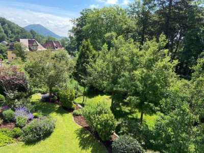 Großzügiges Familienanwesen mit großem Garten und Panoramablick - freiwerdend
