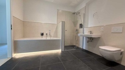 Chice 3-Zi-Wohnung mit großzügigen Balkon + Bad mit Wanne/Dusche im Grünen