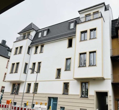 Erstbezug mit Terrasse und EBK: Geschmackvolle 5-Raum-Maisonette-Wohnung mit geh. Innenausstattung