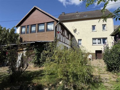 Wohnhaus mit Renovierungsbedarf