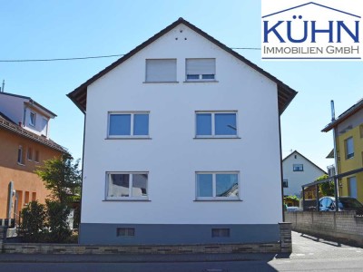 Frei ab 01.08.2025: Modernisierte 3-Zi.-Wohnung in kleiner Einheit mit Balkon und Carport