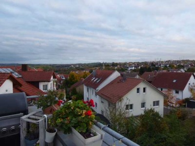 Helle DG-Wohnung mit Fernblick - 3 Zimmer - EBK - TG-Stellplatz u. PKW-Stellpl., Hausmeisterservice