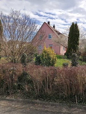 Einfamilienhaus zentrumsnah und doch ruhig,  großer Garten ,  Objekt mit Potential!