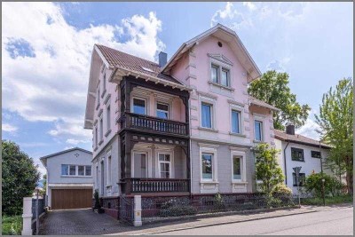Elegante Altbau-Stadtvilla mit 3 Wohnungen / Praxis. 125 Jahre erstklassig!