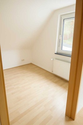 Helle 3-Zimmer Dachgeschosswohnung mit Terrasse in Kottweiler-Schwanden