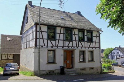 Vermietetes Bauernhaus mit zwei Wohneinheiten und herrlichem Grundstück!