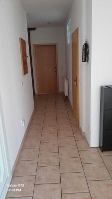 Biete schöne geräumige 4-Raum-Wohnung in Bobzin